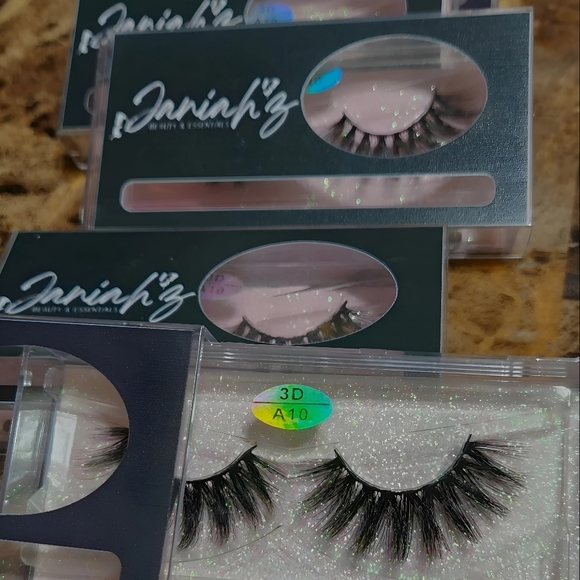 Eyelashes - Picture 9 of 11